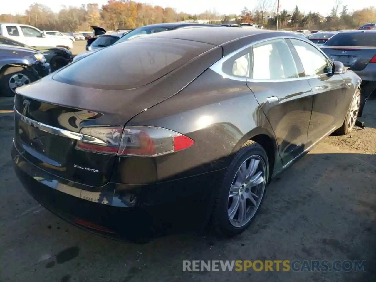 4 Photograph of a damaged car 5YJSA1E28MF426287 TESLA MODEL S 2021