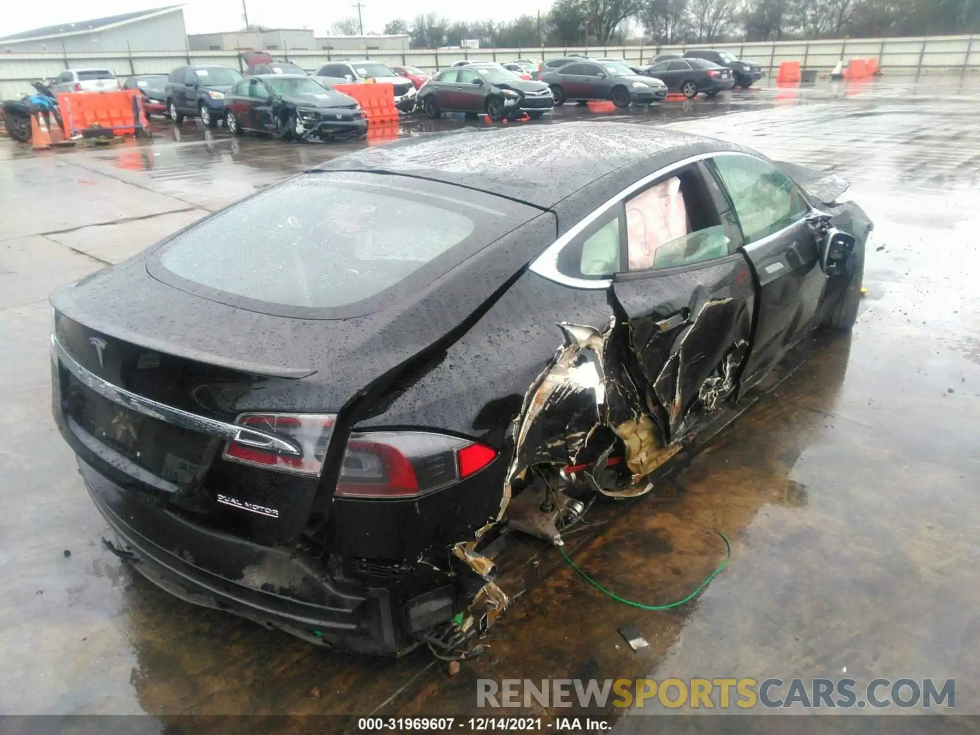 4 Photograph of a damaged car 5YJSA1E41MF426925 TESLA MODEL S 2021