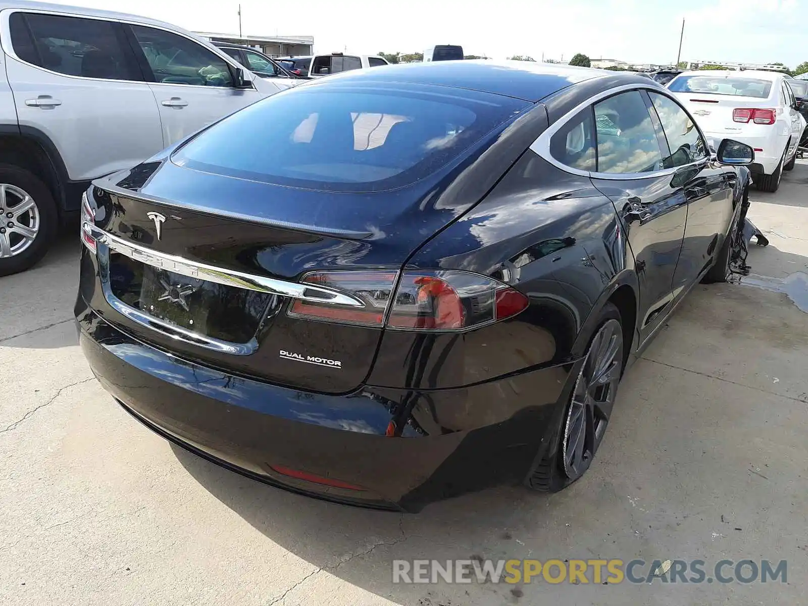 4 Photograph of a damaged car 5YJSA1E49MF418328 TESLA MODEL S 2021