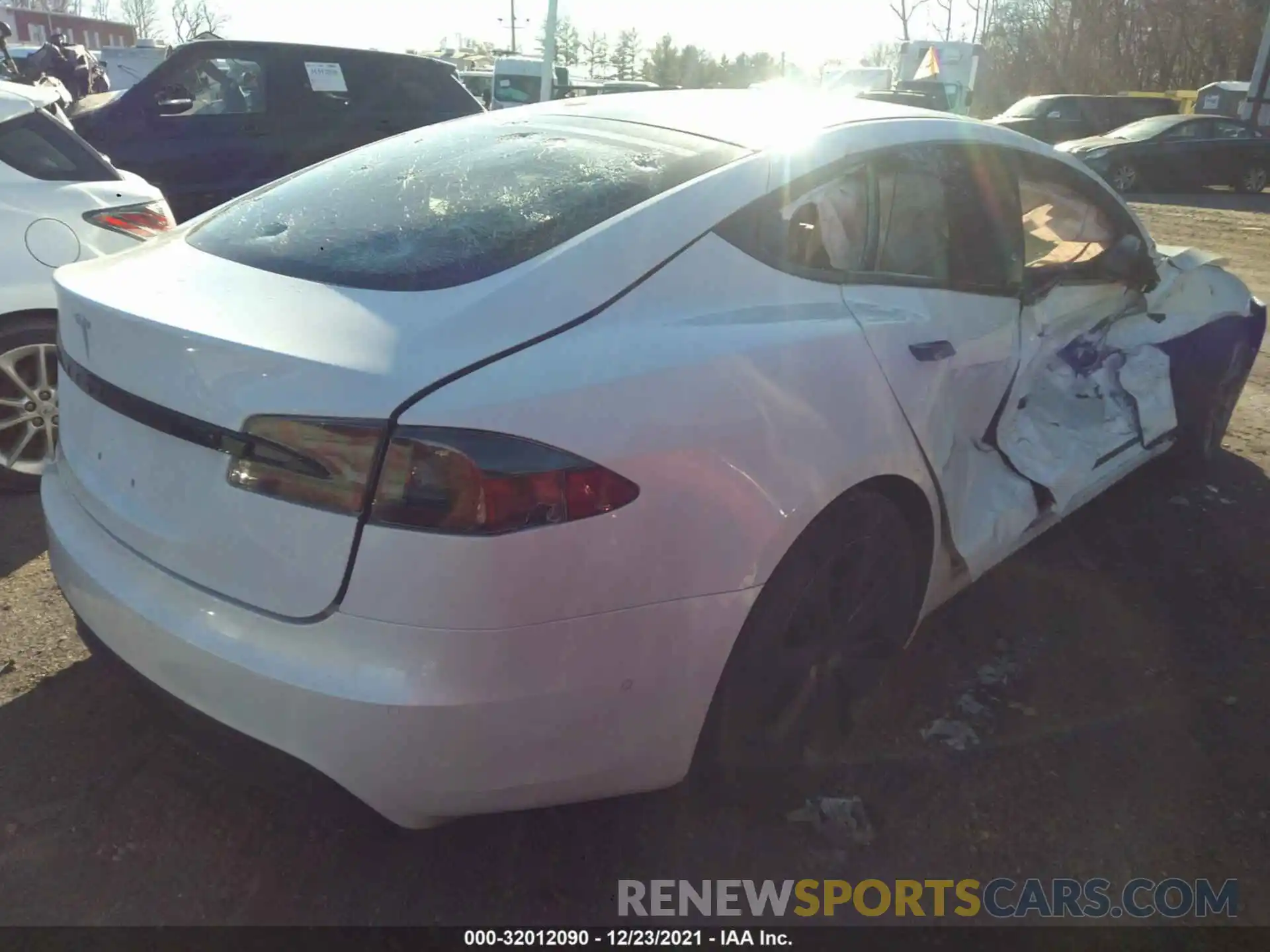 4 Photograph of a damaged car 5YJSA1E50MF440341 TESLA MODEL S 2021