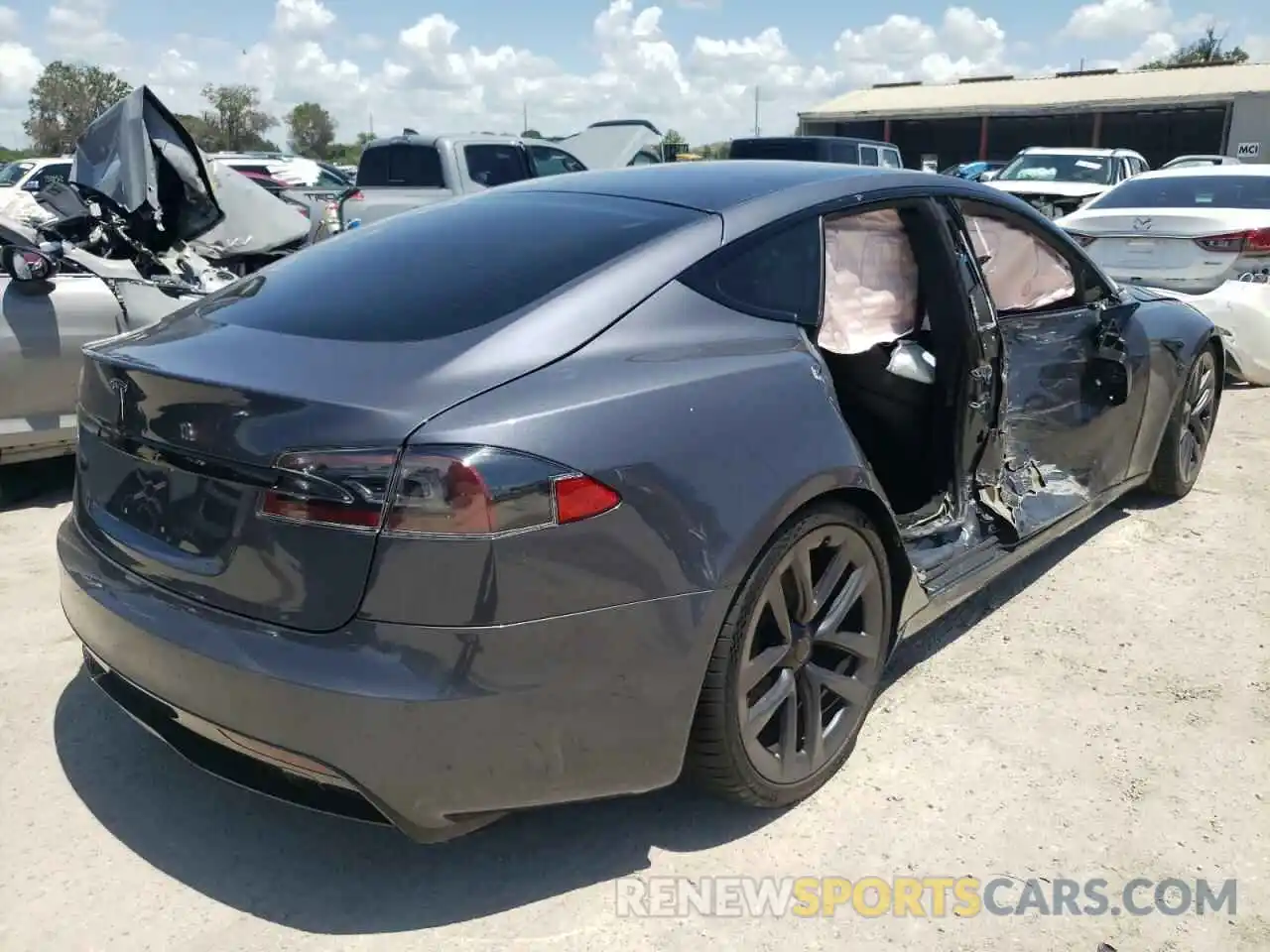 4 Photograph of a damaged car 5YJSA1E51MF430496 TESLA MODEL S 2021