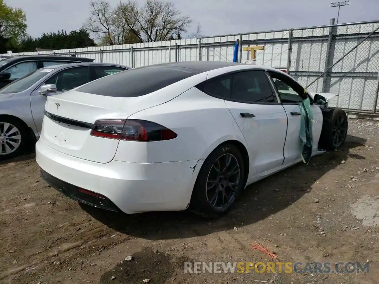 4 Photograph of a damaged car 5YJSA1E51MF456015 TESLA MODEL S 2021