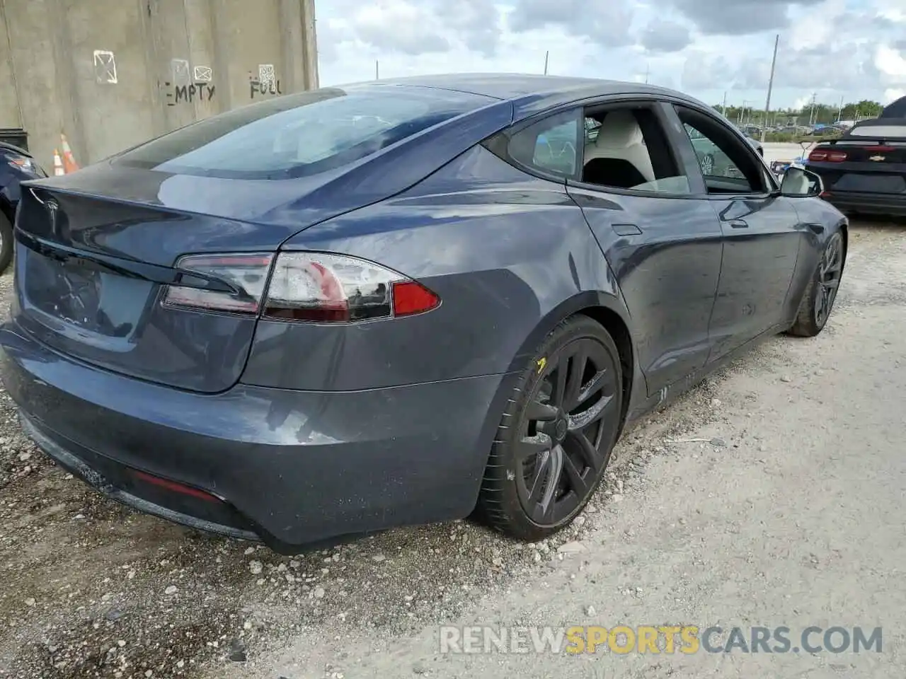 4 Photograph of a damaged car 5YJSA1E52MF451387 TESLA MODEL S 2021