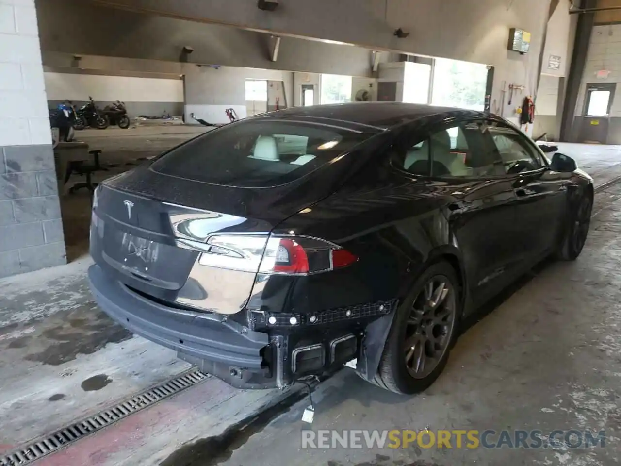 4 Photograph of a damaged car 5YJSA1E55MF441999 TESLA MODEL S 2021