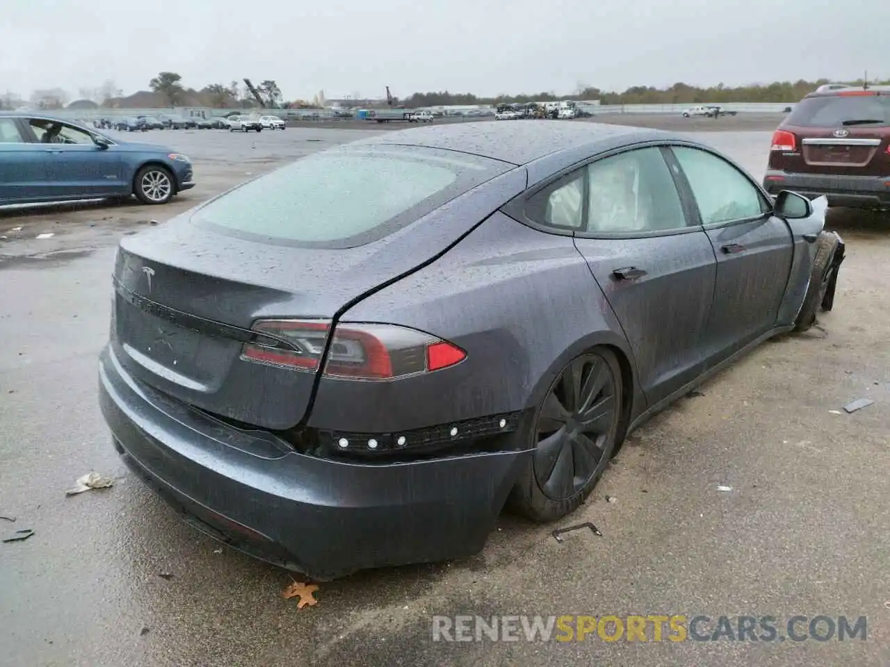 4 Photograph of a damaged car 5YJSA1E55MF454607 TESLA MODEL S 2021