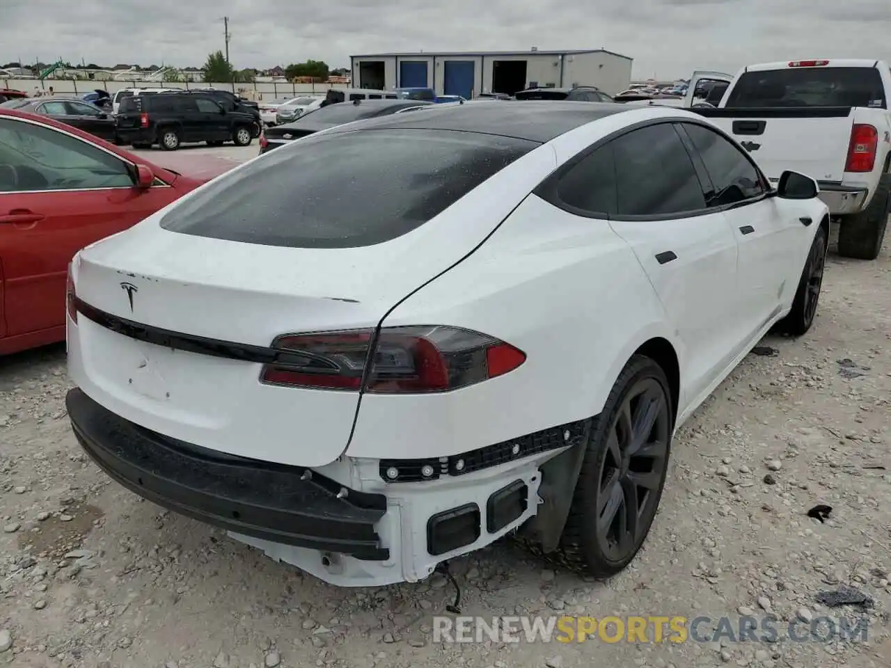 4 Photograph of a damaged car 5YJSA1E57MF432270 TESLA MODEL S 2021