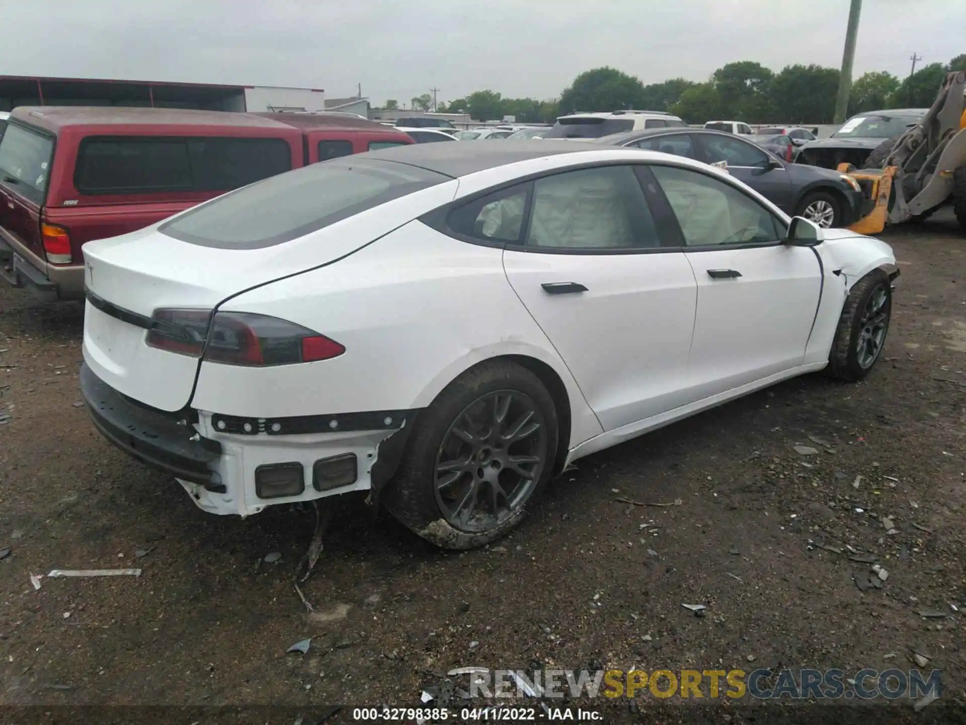 4 Photograph of a damaged car 5YJSA1E57MF439865 TESLA MODEL S 2021