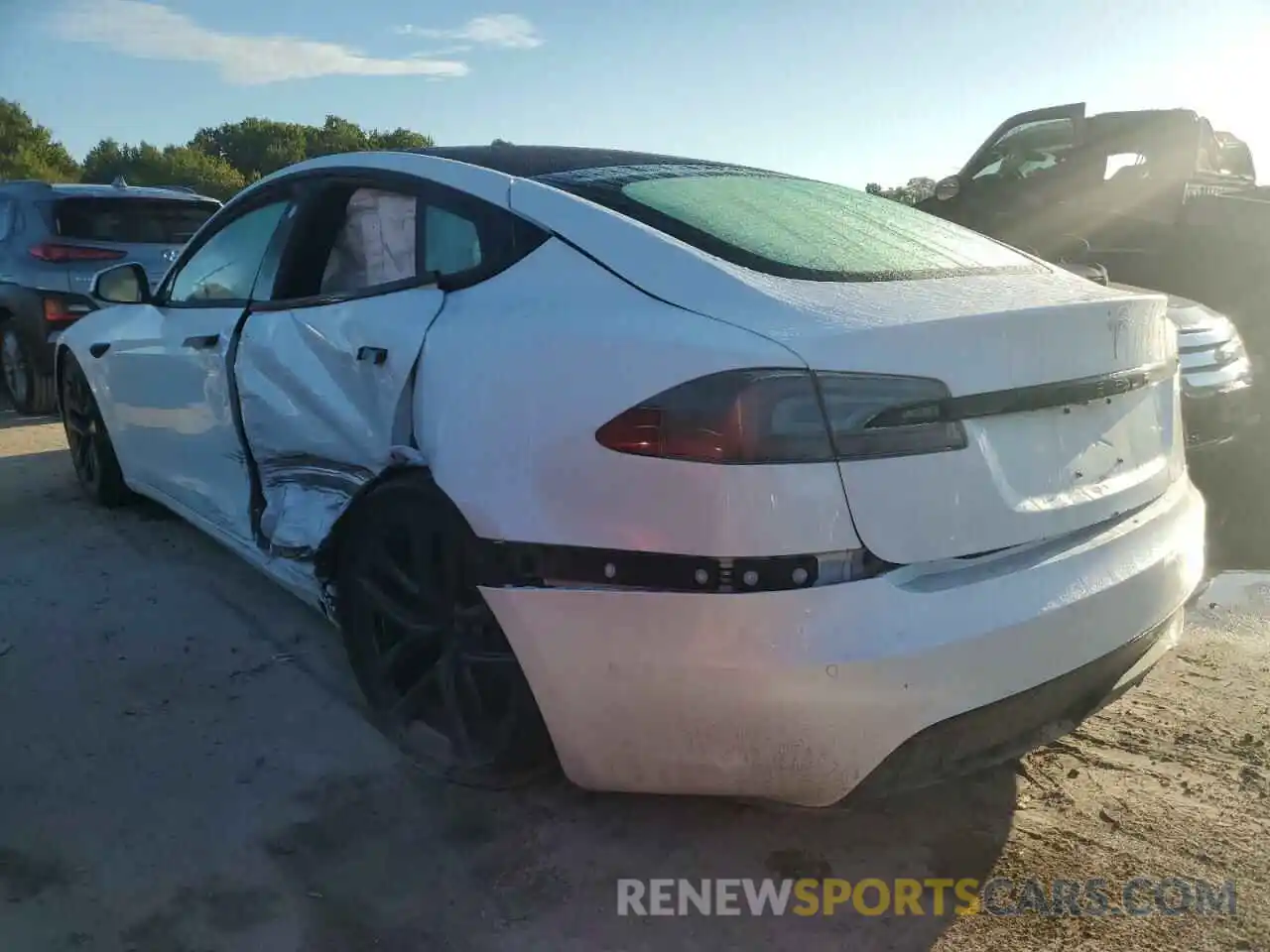 3 Photograph of a damaged car 5YJSA1E59MF434747 TESLA MODEL S 2021