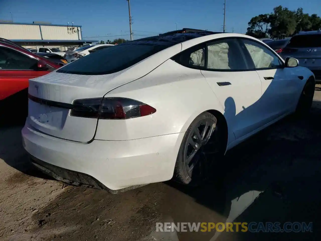 4 Photograph of a damaged car 5YJSA1E59MF434747 TESLA MODEL S 2021