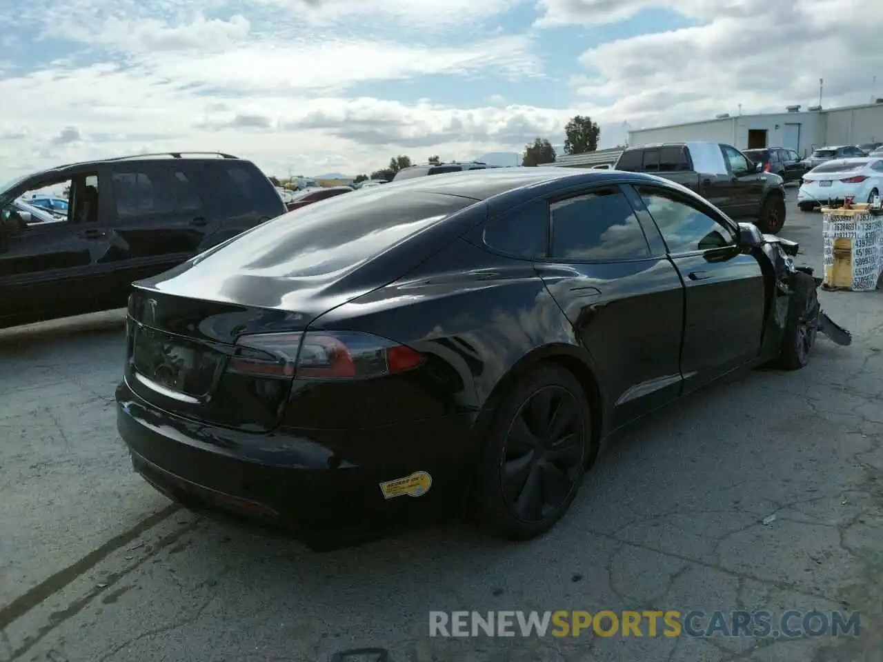 4 Photograph of a damaged car 5YJSA1E59MF443674 TESLA MODEL S 2021