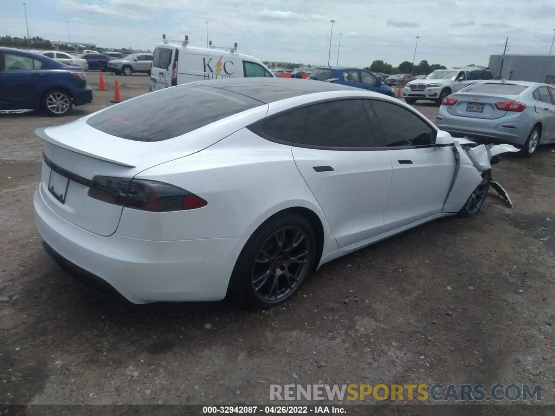 4 Photograph of a damaged car 5YJSA1E60MF449565 TESLA MODEL S 2021