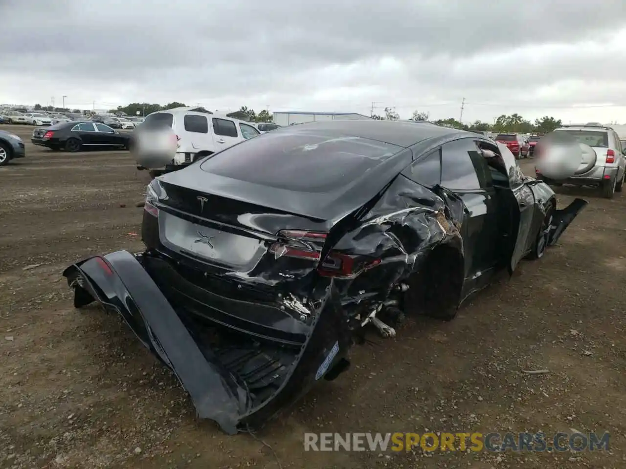 4 Photograph of a damaged car 5YJSA1E61MF443824 TESLA MODEL S 2021