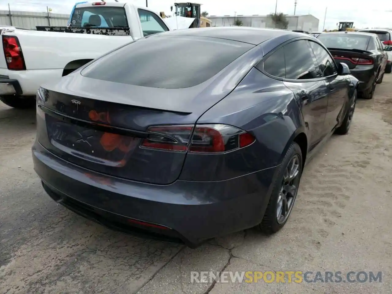 4 Photograph of a damaged car 5YJSA1E61MF452250 TESLA MODEL S 2021