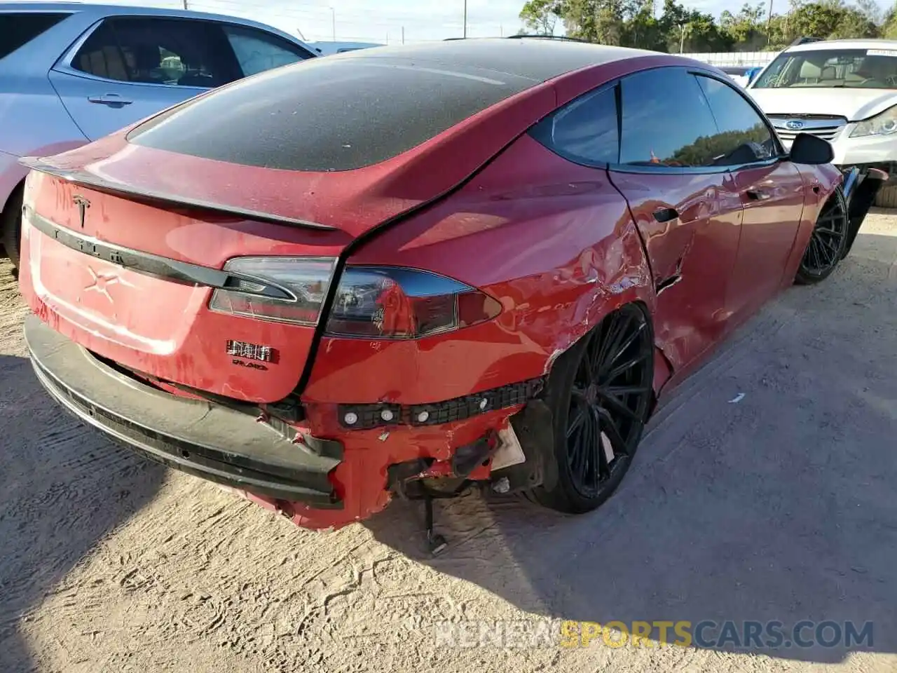 4 Photograph of a damaged car 5YJSA1E61MF452653 TESLA MODEL S 2021