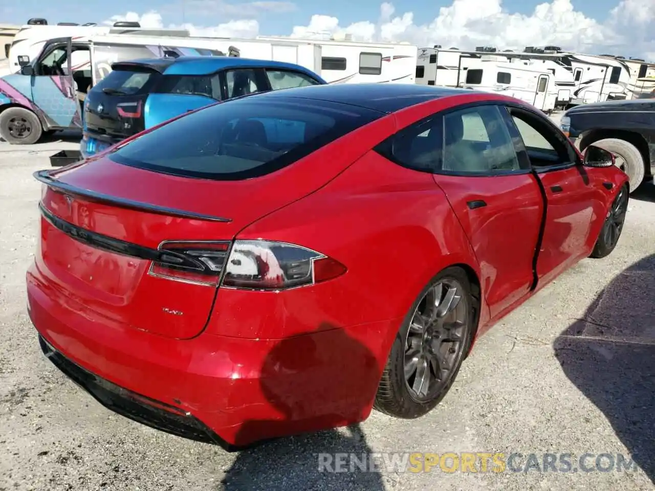 4 Photograph of a damaged car 5YJSA1E61MF452698 TESLA MODEL S 2021