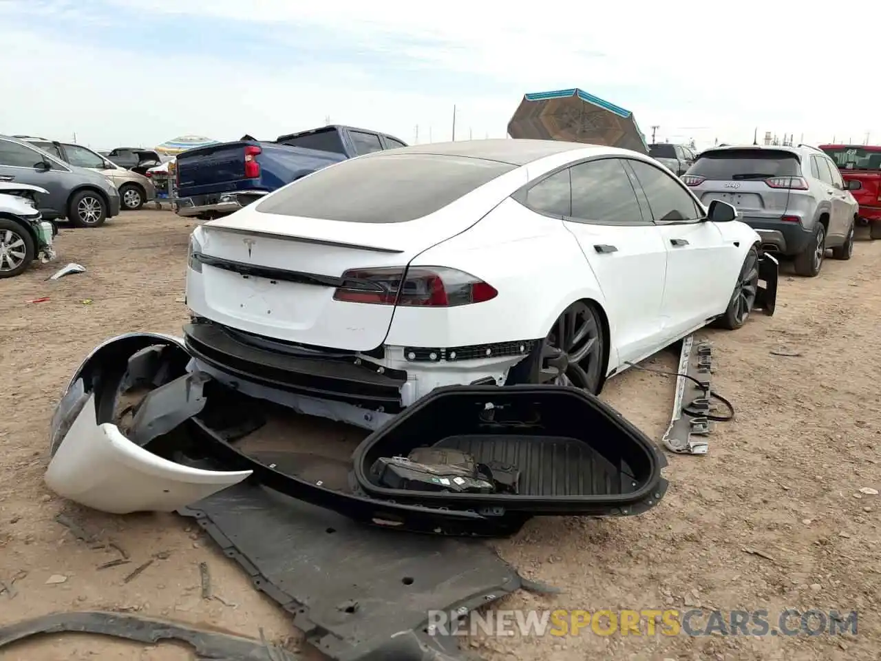 4 Photograph of a damaged car 5YJSA1E62MF438292 TESLA MODEL S 2021