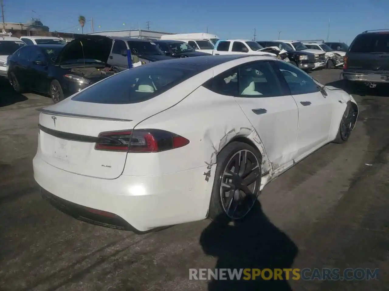 4 Photograph of a damaged car 5YJSA1E63MF435093 TESLA MODEL S 2021