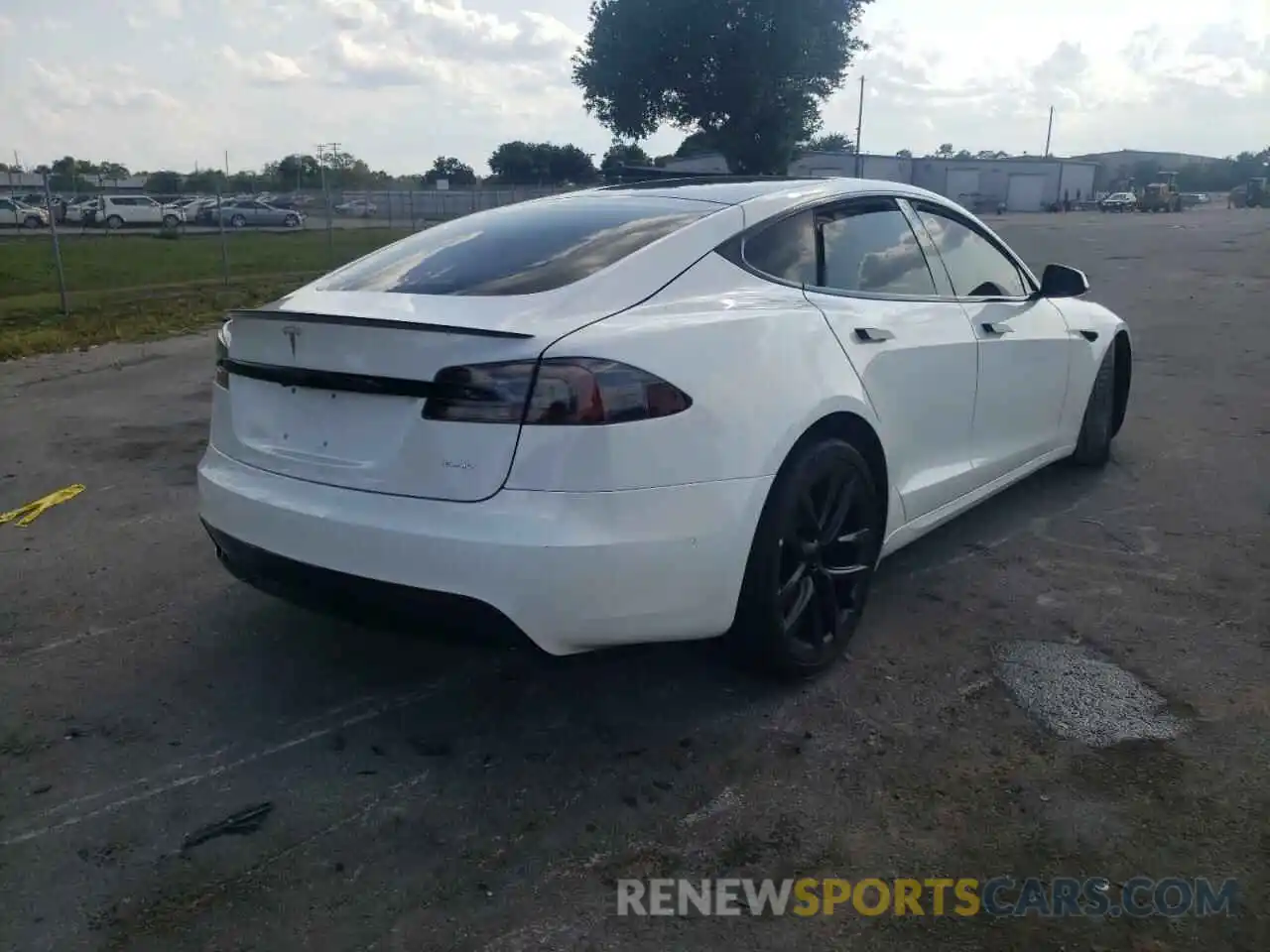 4 Photograph of a damaged car 5YJSA1E67MF437994 TESLA MODEL S 2021