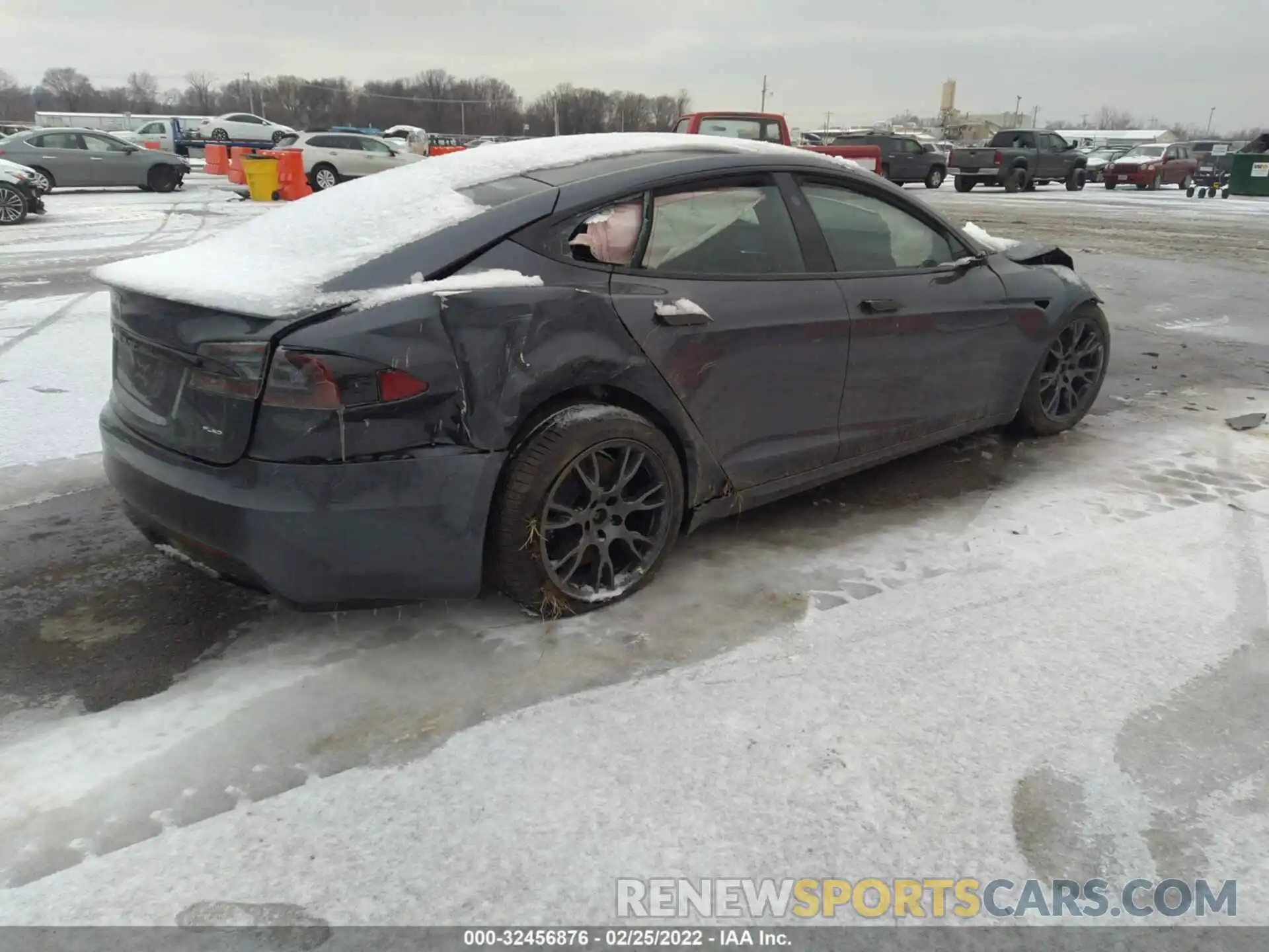 4 Photograph of a damaged car 5YJSA1E68MF438801 TESLA MODEL S 2021