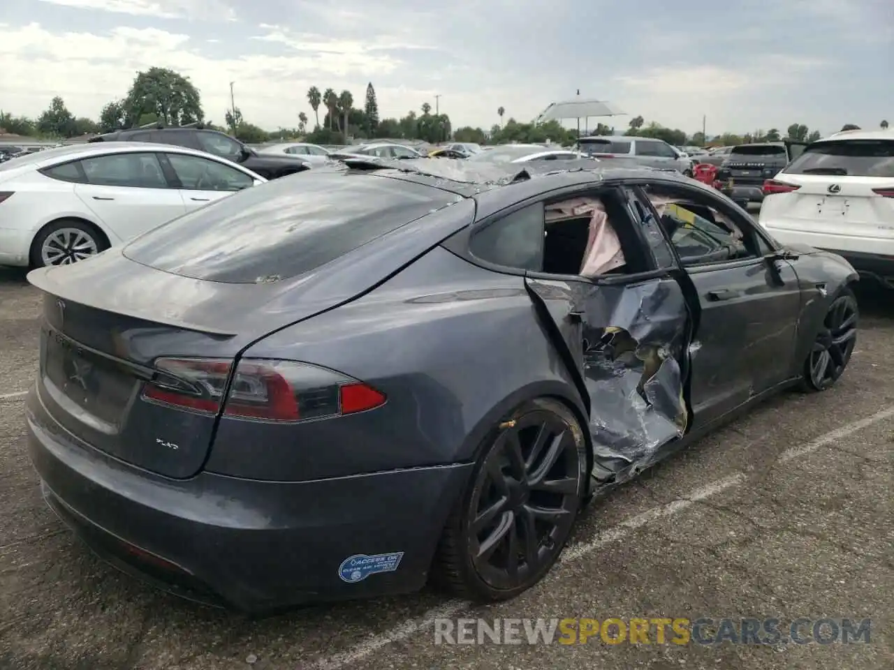 4 Photograph of a damaged car 5YJSA1E69MF431372 TESLA MODEL S 2021