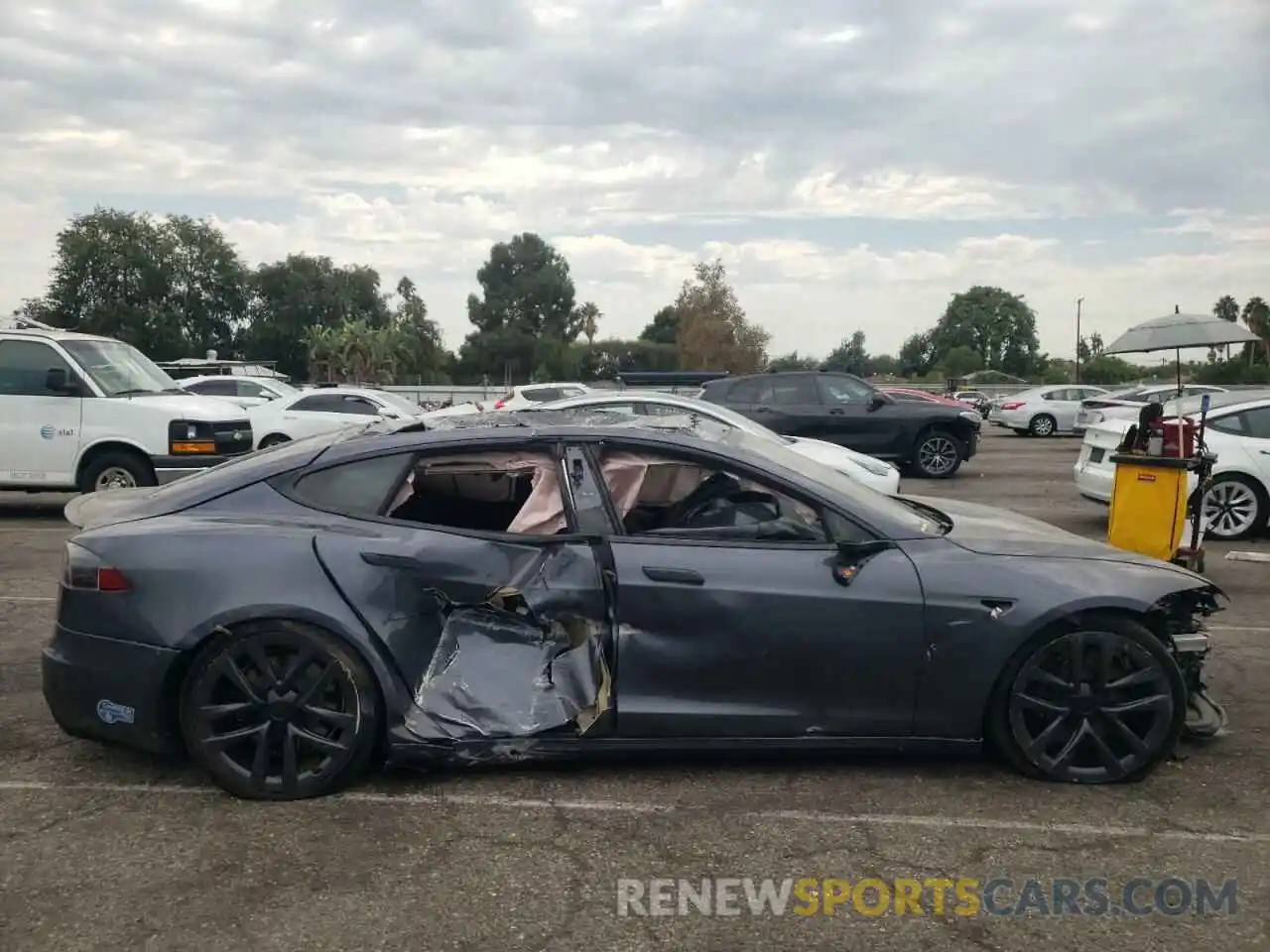 9 Photograph of a damaged car 5YJSA1E69MF431372 TESLA MODEL S 2021