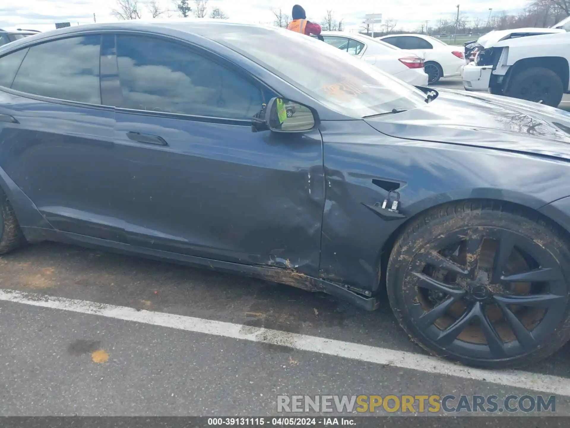 6 Photograph of a damaged car 5YJSA1E69MF431971 TESLA MODEL S 2021