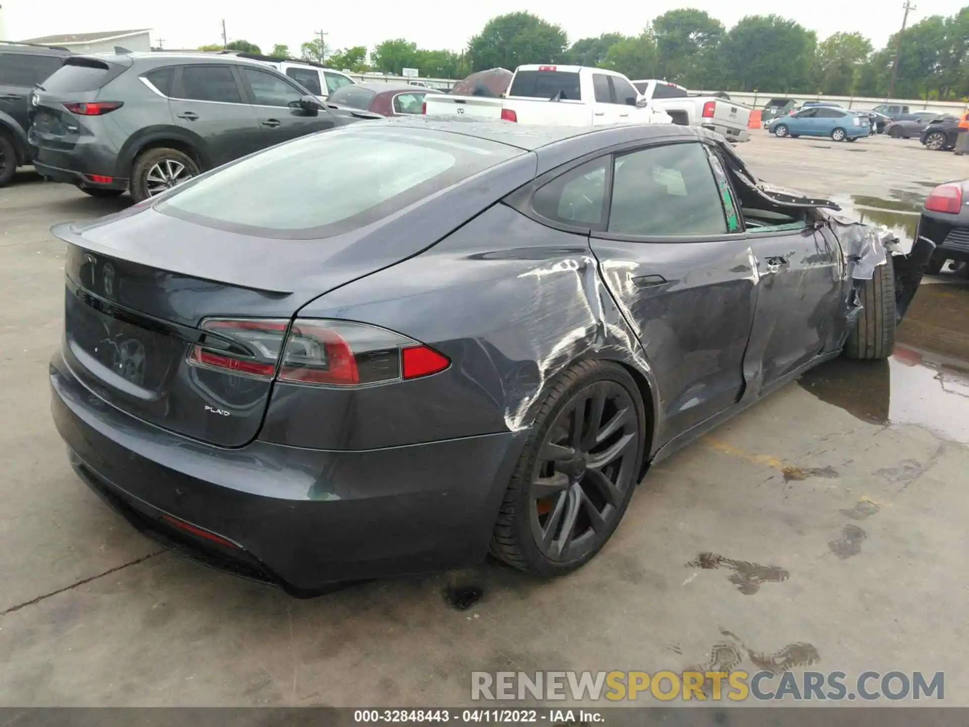 4 Photograph of a damaged car 5YJSA1E69MF451203 TESLA MODEL S 2021