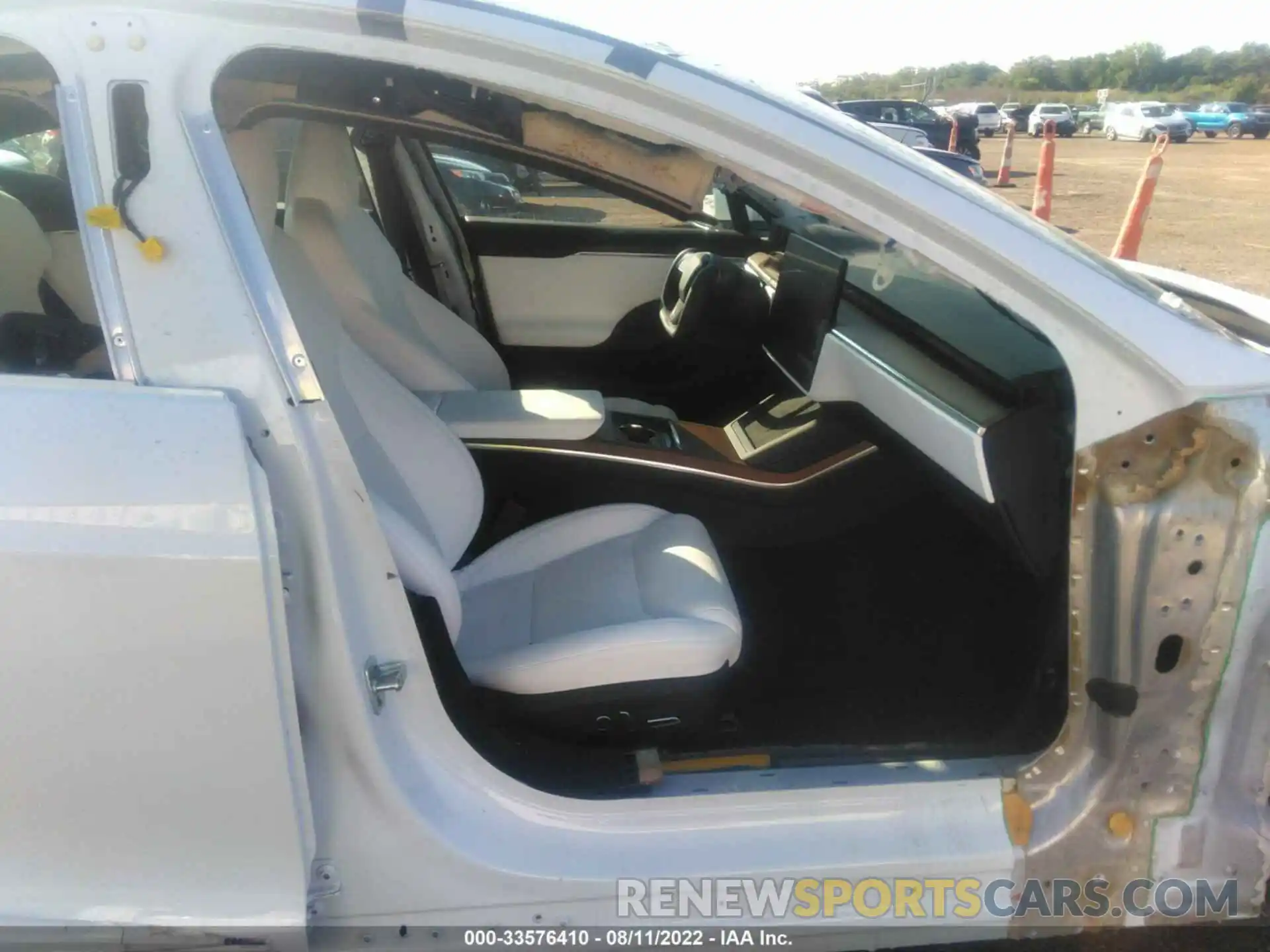 5 Photograph of a damaged car 5YJSA1E50NF467461 TESLA MODEL S 2022