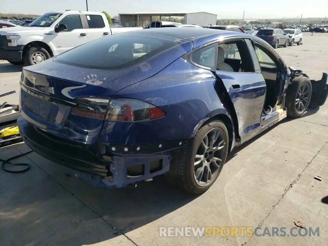 4 Photograph of a damaged car 5YJSA1E51NF458946 TESLA MODEL S 2022