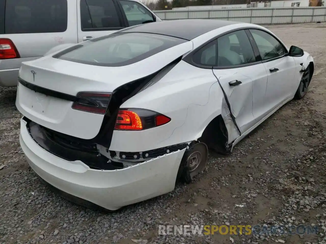 4 Photograph of a damaged car 5YJSA1E52NF467851 TESLA MODEL S 2022