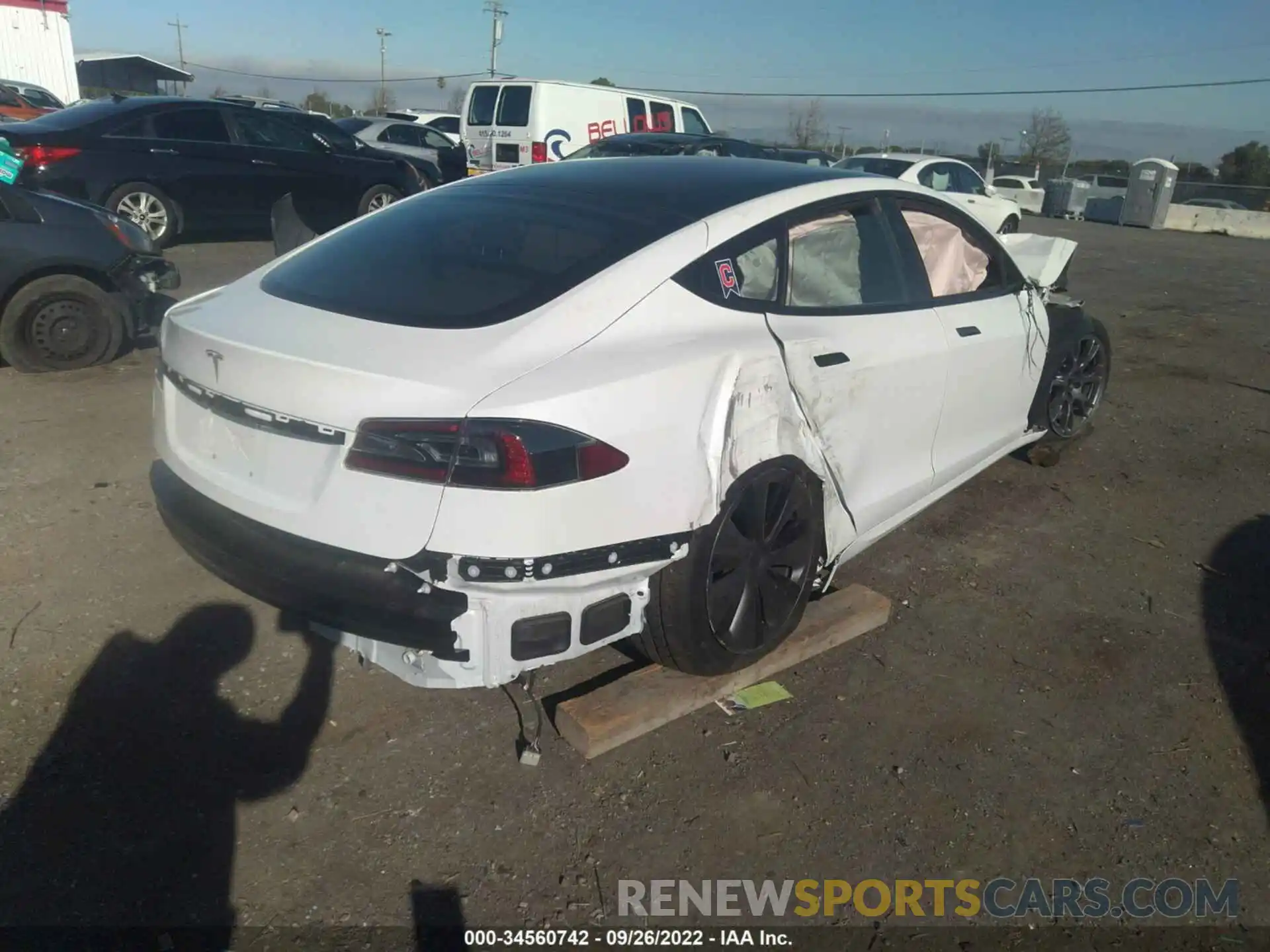 4 Photograph of a damaged car 5YJSA1E53NF463615 TESLA MODEL S 2022