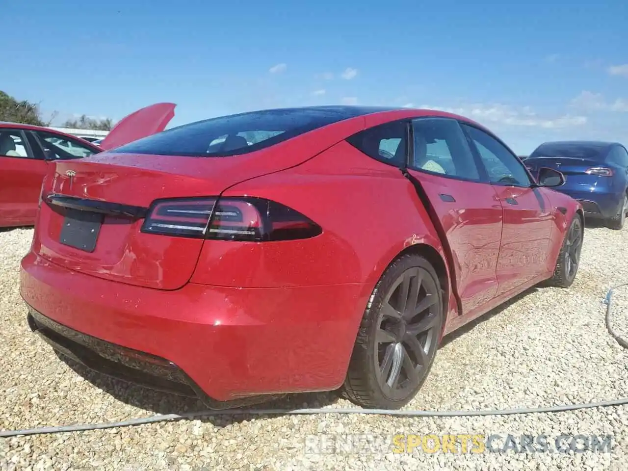 4 Photograph of a damaged car 5YJSA1E53NF487722 TESLA MODEL S 2022