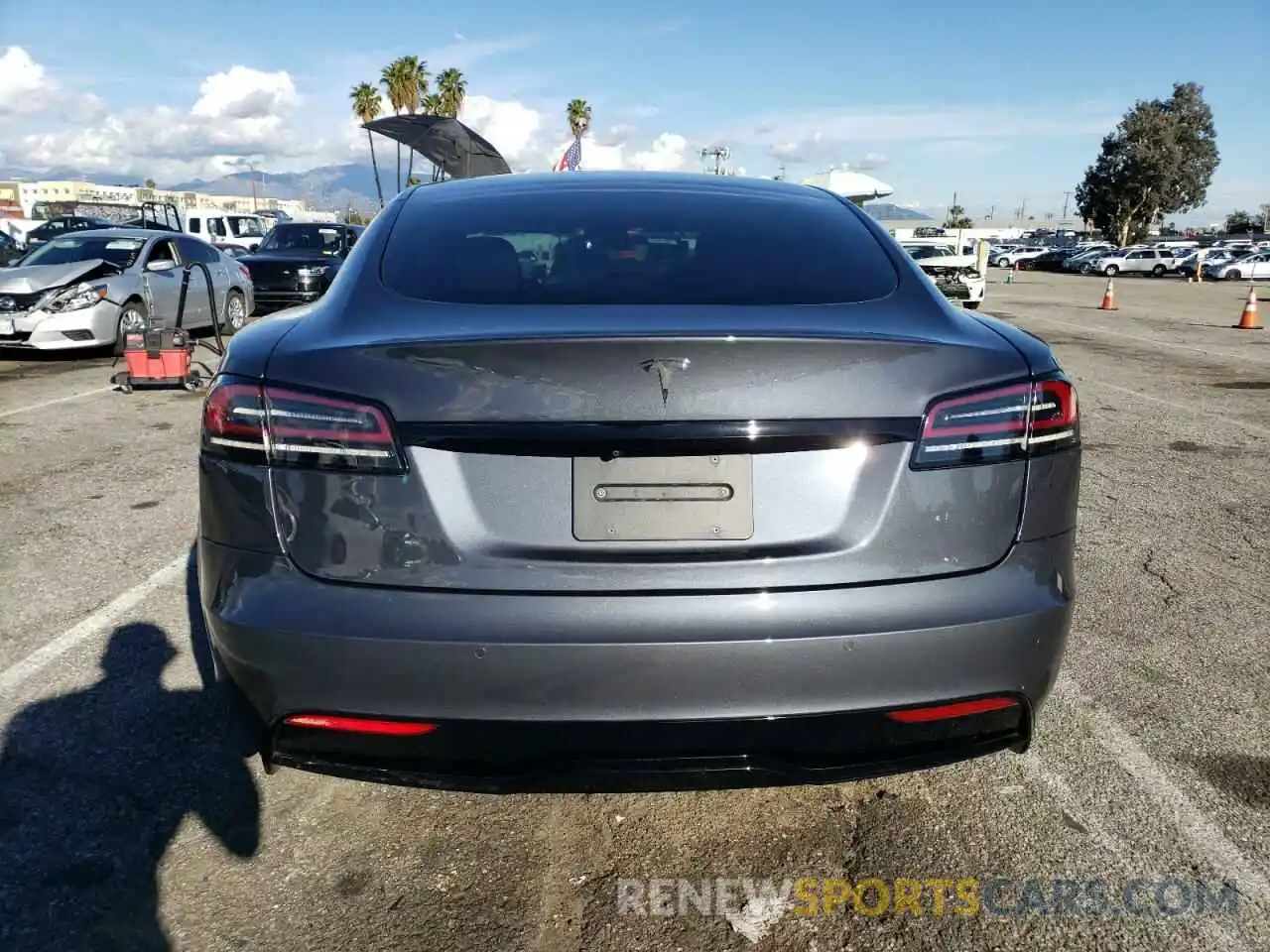 6 Photograph of a damaged car 5YJSA1E57NF479185 TESLA MODEL S 2022