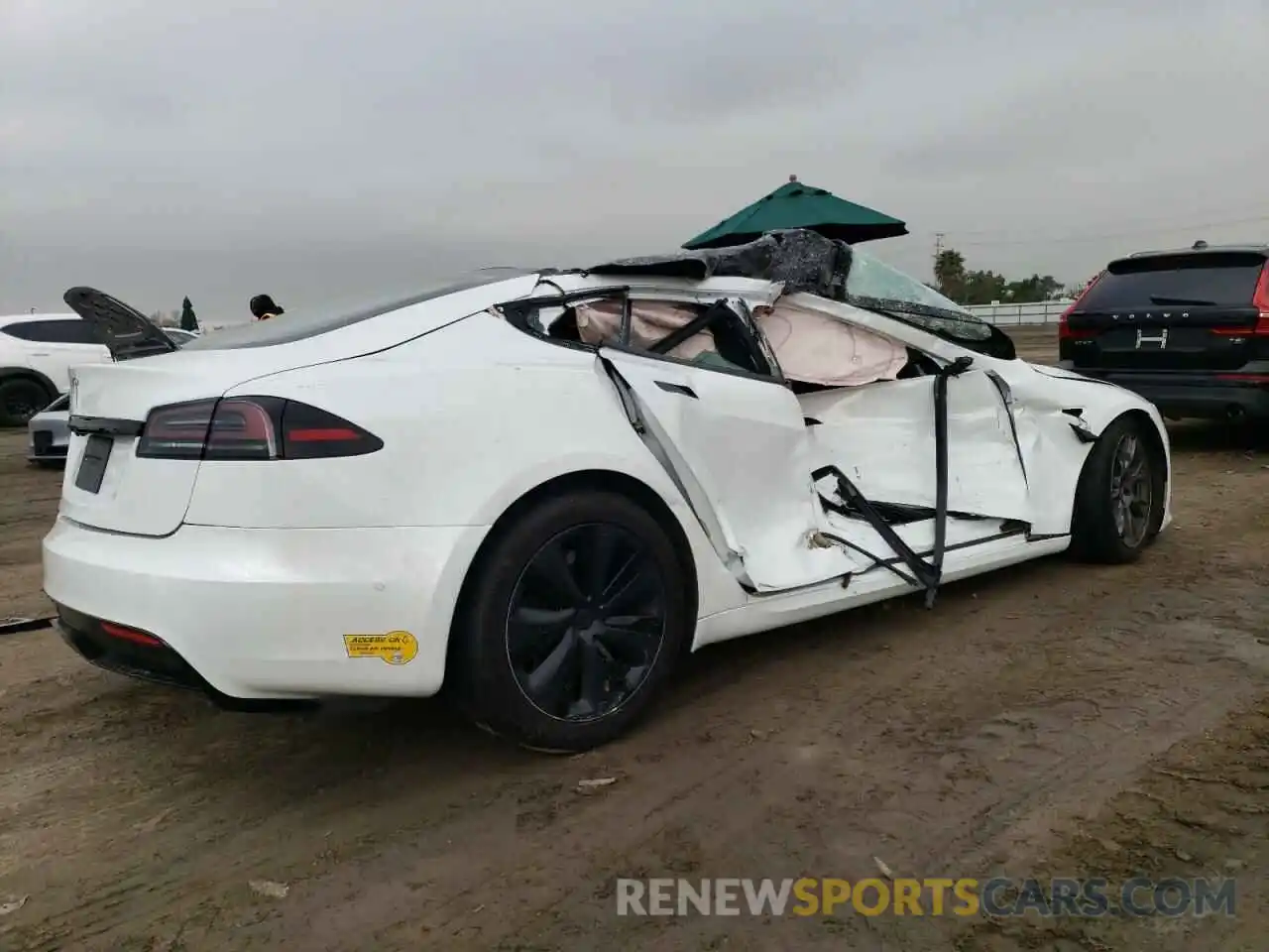 3 Photograph of a damaged car 5YJSA1E57NF484161 TESLA MODEL S 2022