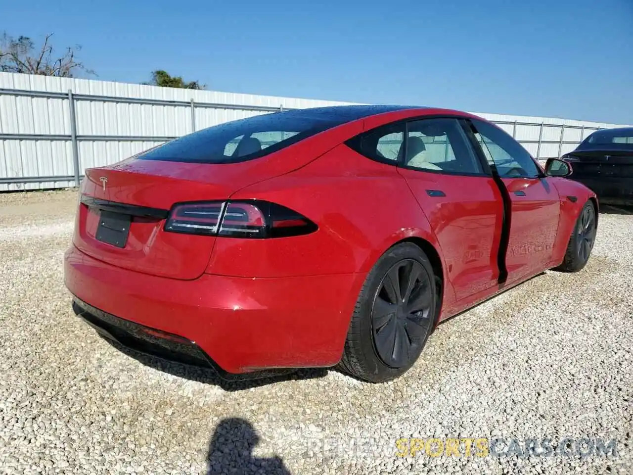 4 Photograph of a damaged car 5YJSA1E57NF490462 TESLA MODEL S 2022