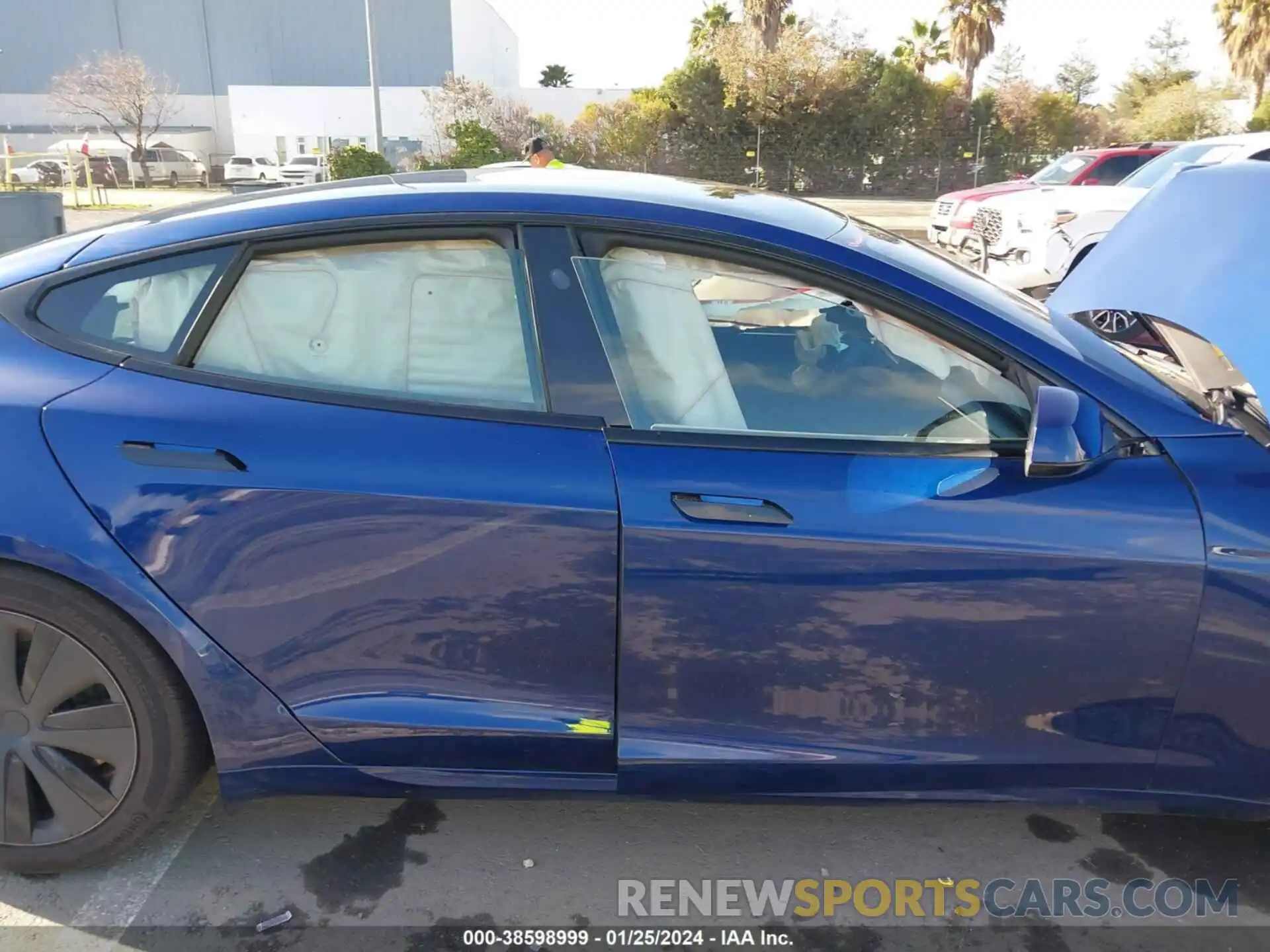 13 Photograph of a damaged car 5YJSA1E58NF492642 TESLA MODEL S 2022