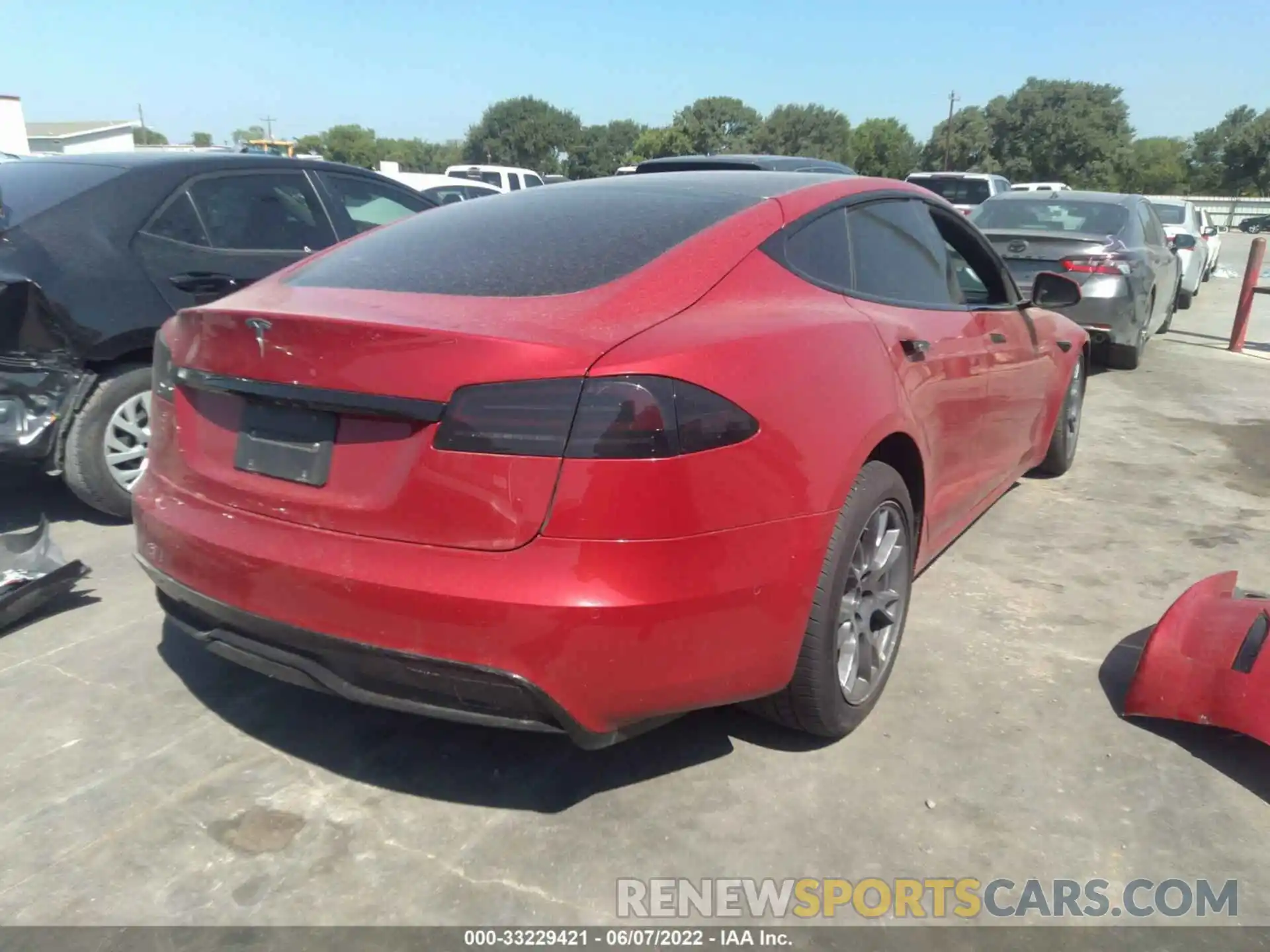 4 Photograph of a damaged car 5YJSA1E59NF474196 TESLA MODEL S 2022