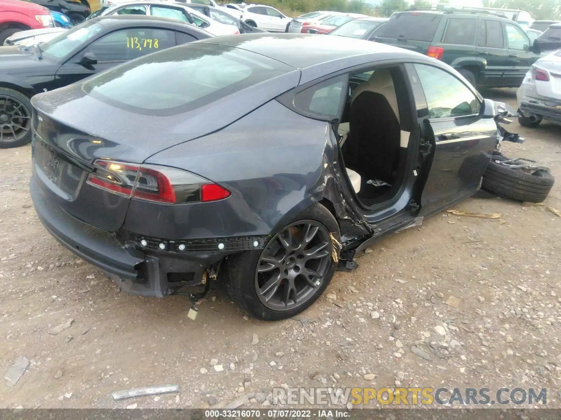 4 Photograph of a damaged car 5YJSA1E5XNF470853 TESLA MODEL S 2022