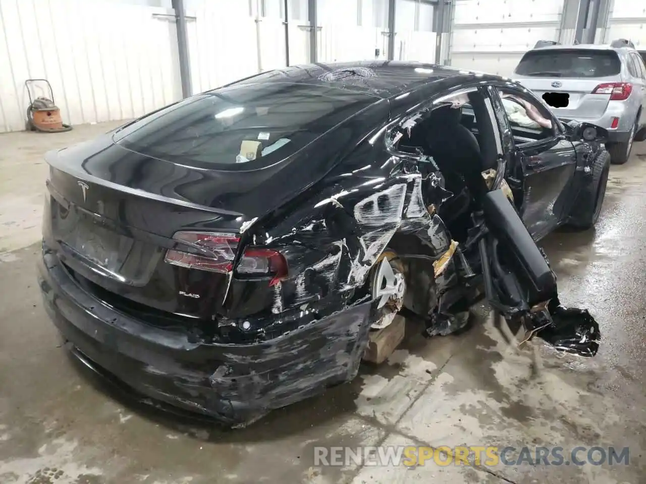 4 Photograph of a damaged car 5YJSA1E60NF460213 TESLA MODEL S 2022