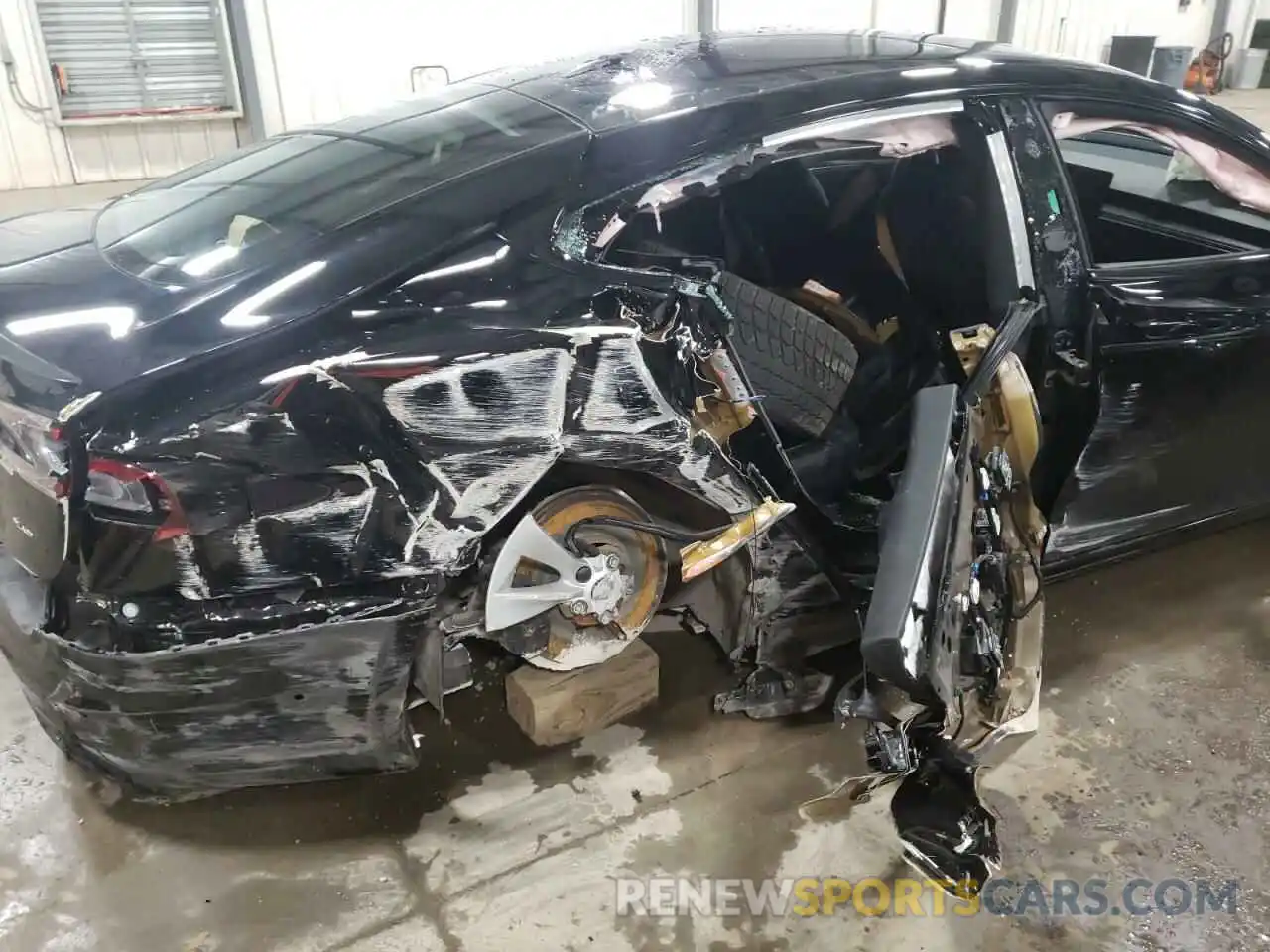 9 Photograph of a damaged car 5YJSA1E60NF460213 TESLA MODEL S 2022