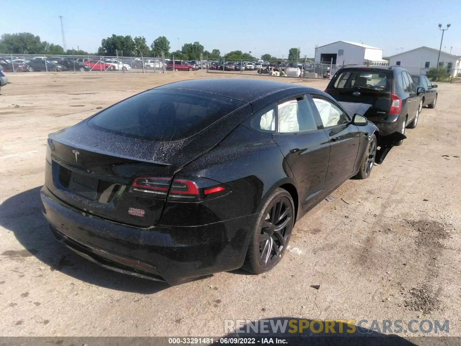 4 Photograph of a damaged car 5YJSA1E60NF478114 TESLA MODEL S 2022