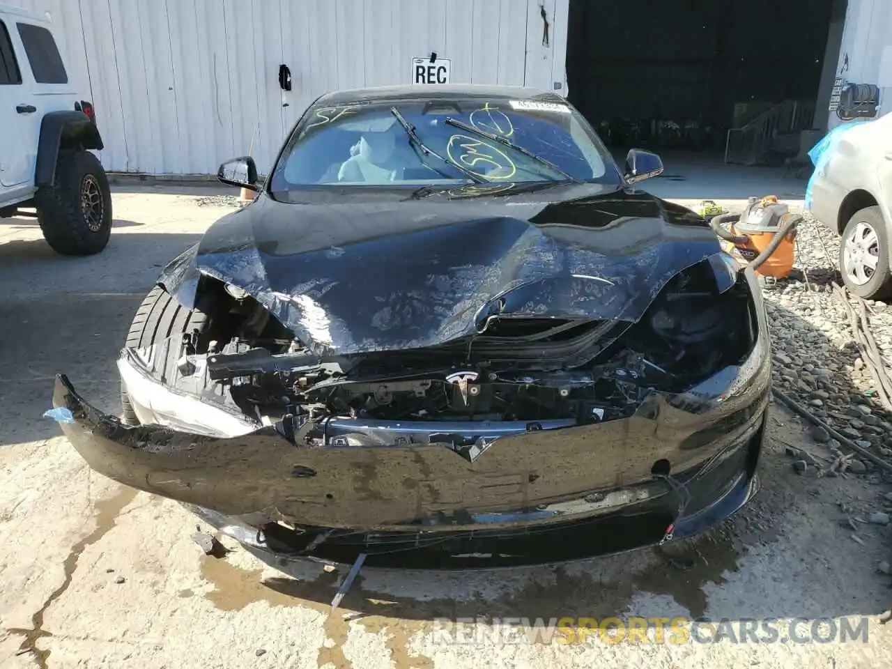 5 Photograph of a damaged car 5YJSA1E61NF459751 TESLA MODEL S 2022