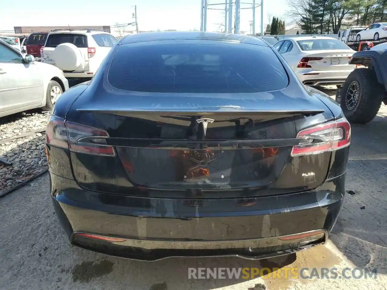 6 Photograph of a damaged car 5YJSA1E61NF459751 TESLA MODEL S 2022