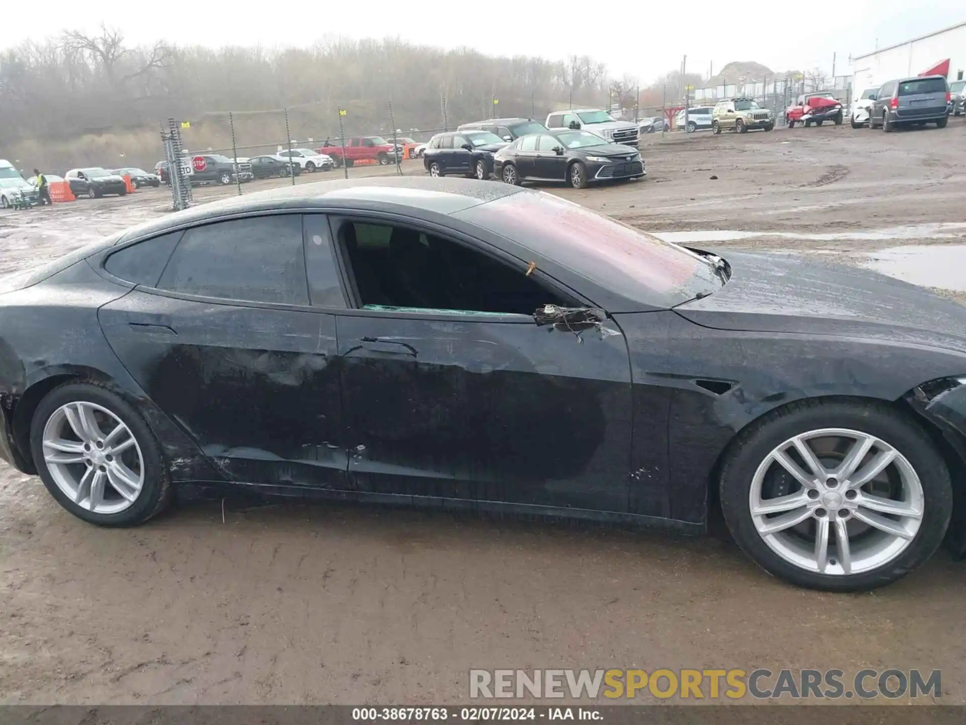 13 Photograph of a damaged car 5YJSA1E66NF460314 TESLA MODEL S 2022