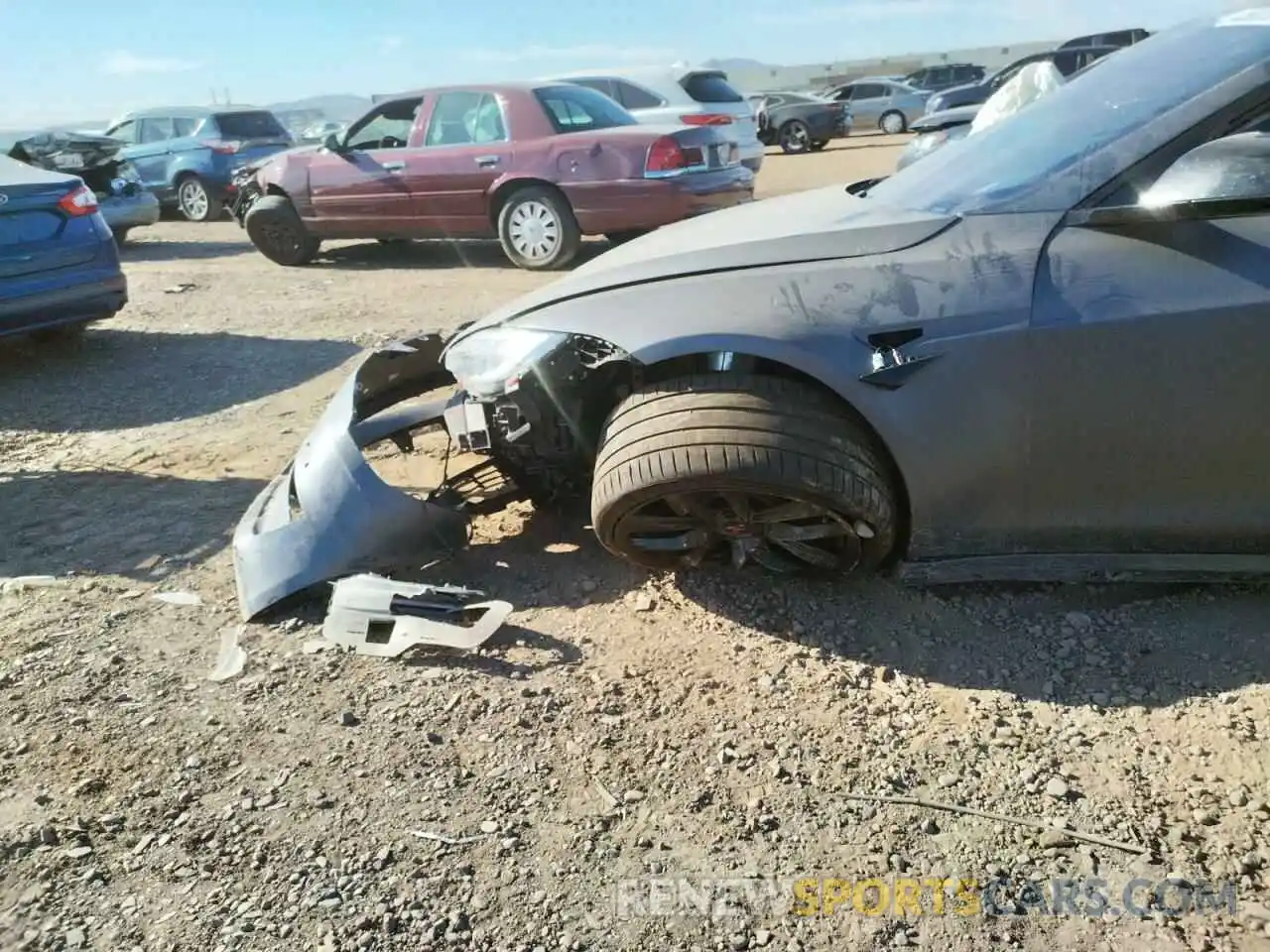 9 Photograph of a damaged car 5YJSA1E68NF460279 TESLA MODEL S 2022