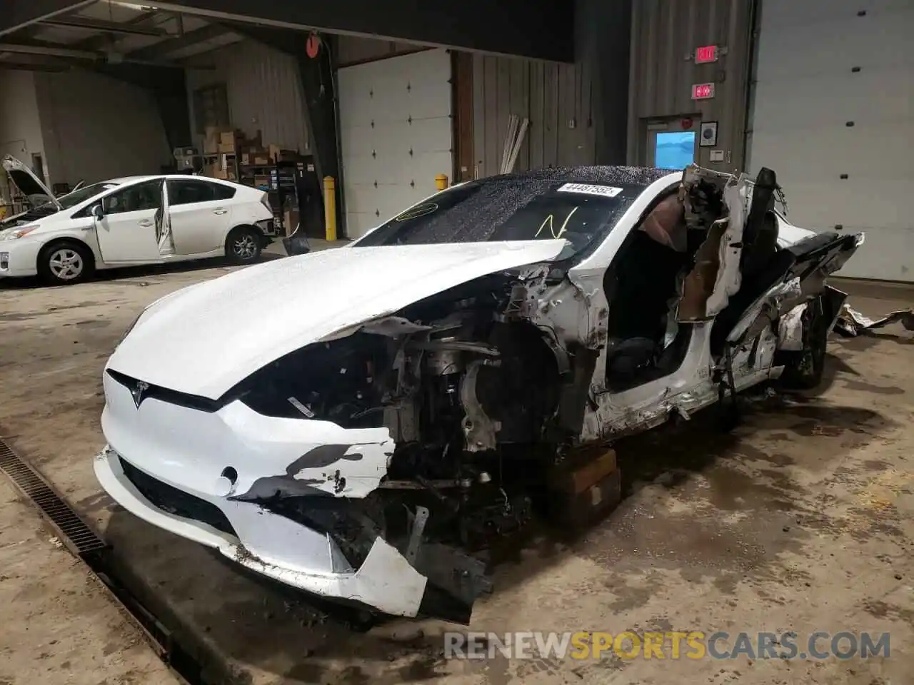 2 Photograph of a damaged car 5YJSA1E68NF473954 TESLA MODEL S 2022