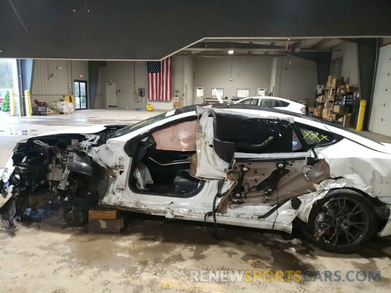 9 Photograph of a damaged car 5YJSA1E68NF473954 TESLA MODEL S 2022