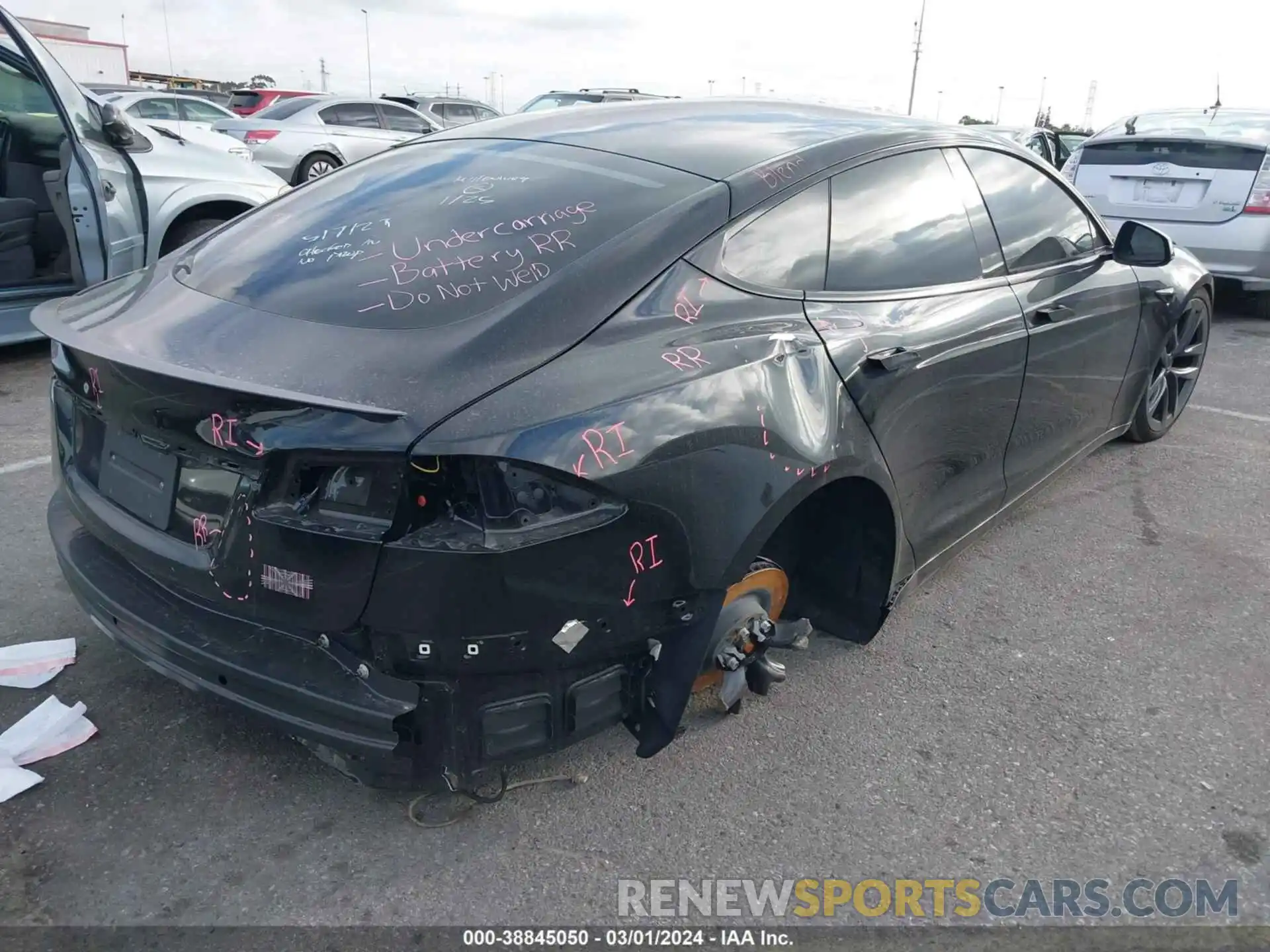 4 Photograph of a damaged car 5YJSA1E64PF517127 TESLA MODEL S 2023