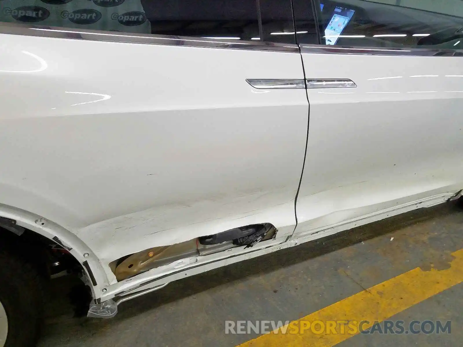 9 Photograph of a damaged car 5YJXCAE21KF160592 TESLA MODEL X 2019