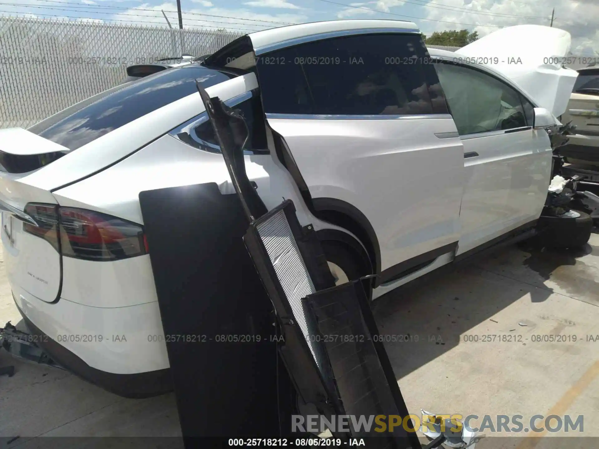 4 Photograph of a damaged car 5YJXCAE24KF180545 TESLA MODEL X 2019